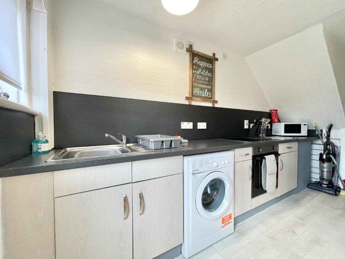 Hazel House - Vibrant 2 Bed House In Wishaw Lägenhet Wishaw  Exteriör bild