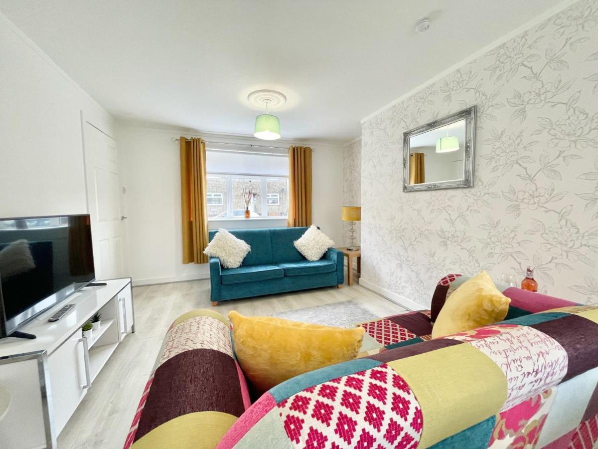 Hazel House - Vibrant 2 Bed House In Wishaw Lägenhet Wishaw  Exteriör bild